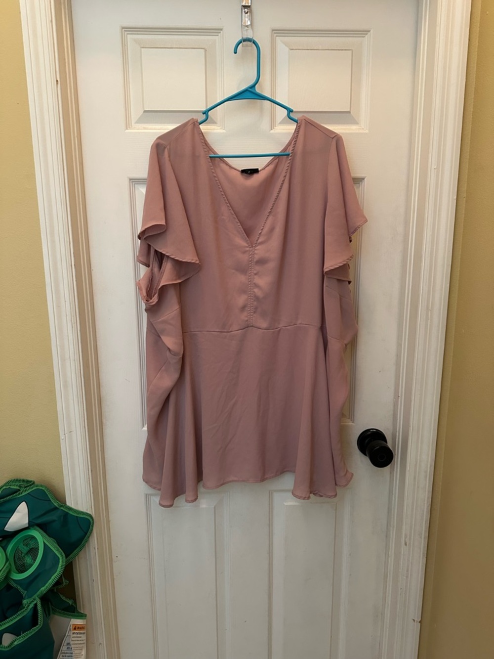 Torrid  V-Neck Flutter Sleeve Top in Dusty Rose